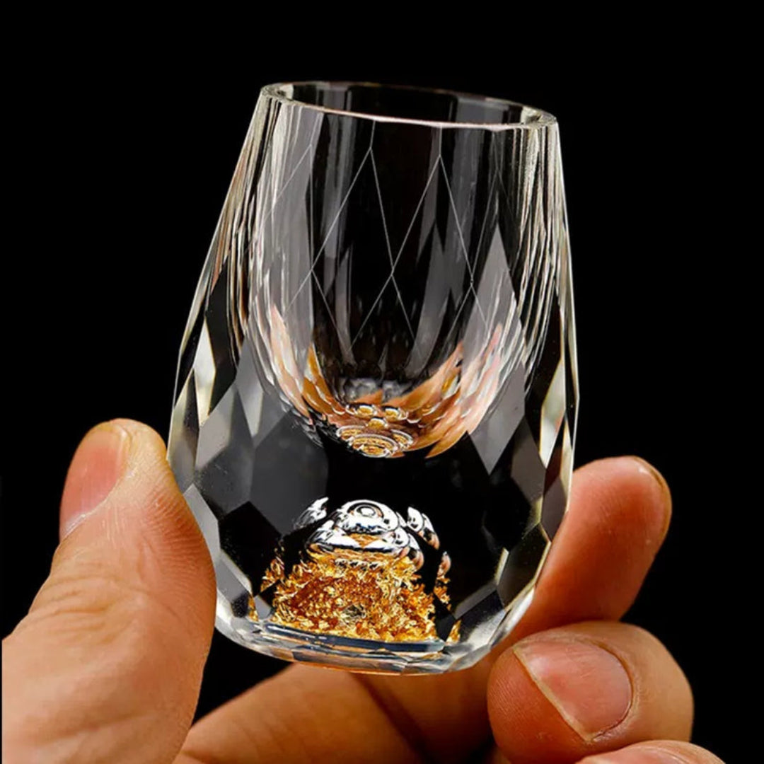 Diamond-Cut Crystal Shot Glass with Gold Foil – Luxury Liquor, Vodka, Wine, Baijiu, Sake, and Spirit Goblet