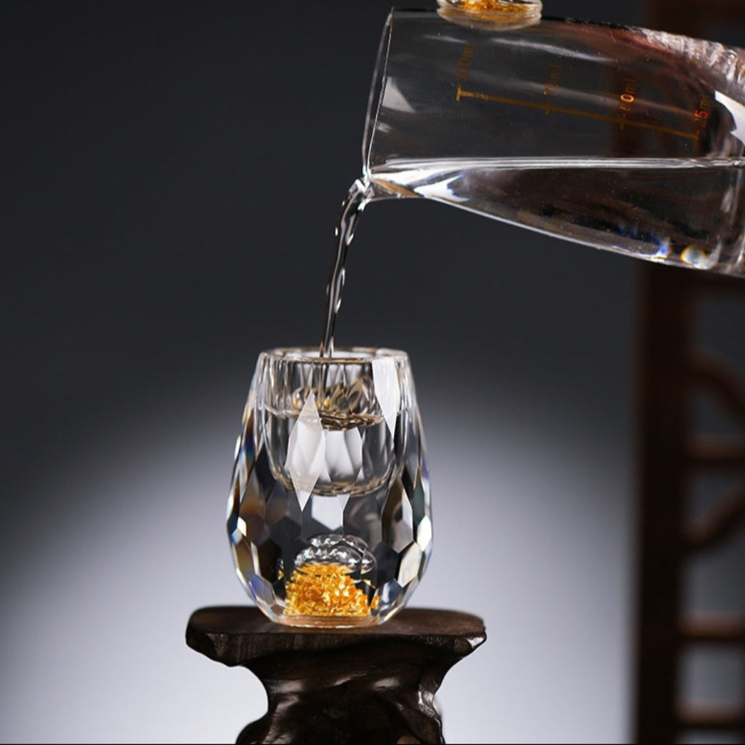 Diamond-Cut Crystal Shot Glass with Gold Foil – Luxury Liquor, Vodka, Wine, Baijiu, Sake, and Spirit Goblet
