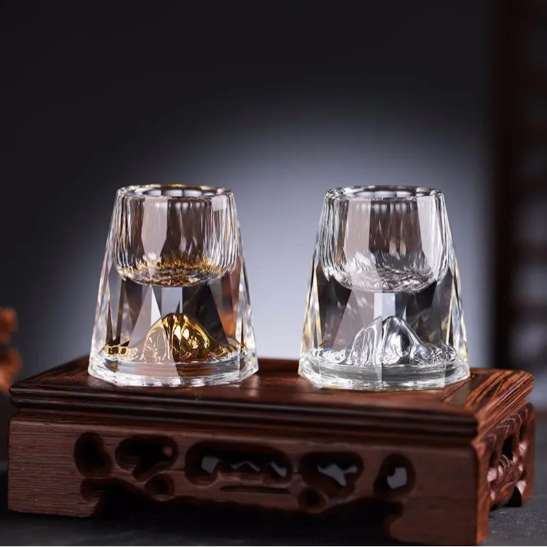Diamond-Cut Crystal Shot Glass with Gold Foil – Luxury Liquor, Vodka, Wine, Baijiu, Sake, and Spirit Goblet