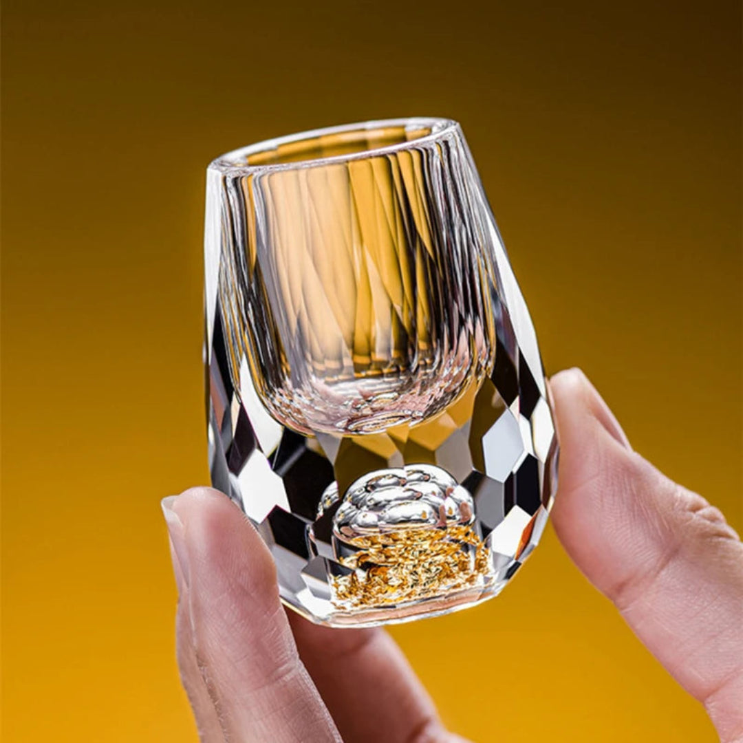 Diamond-Cut Crystal Shot Glass with Gold Foil – Luxury Liquor, Vodka, Wine, Baijiu, Sake, and Spirit Goblet