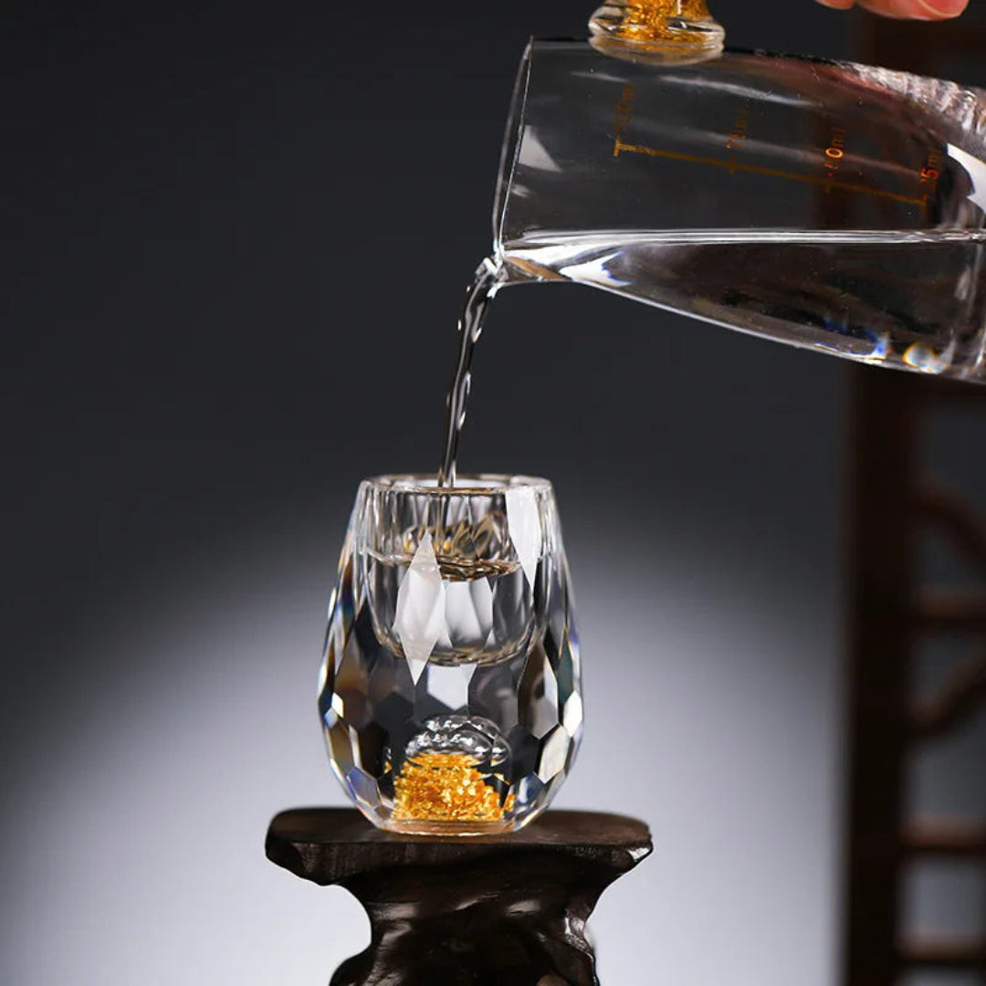 Diamond-Cut Crystal Shot Glass with Gold Foil – Luxury Liquor, Vodka, Wine, Baijiu, Sake, and Spirit Goblet