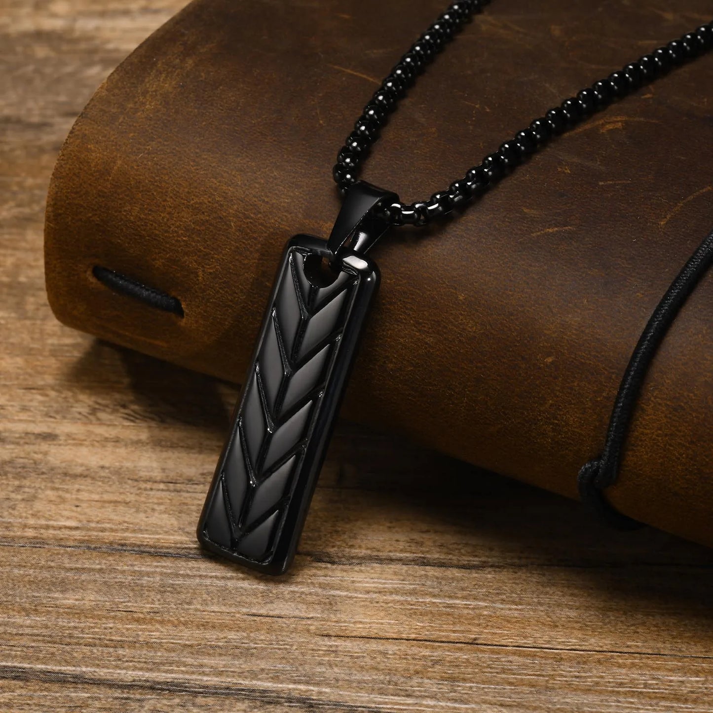 Stainless Steel Tire Pattern Necklace for Men – Sleek Geometric Bar Pendant Collar - Man Gifts Shop