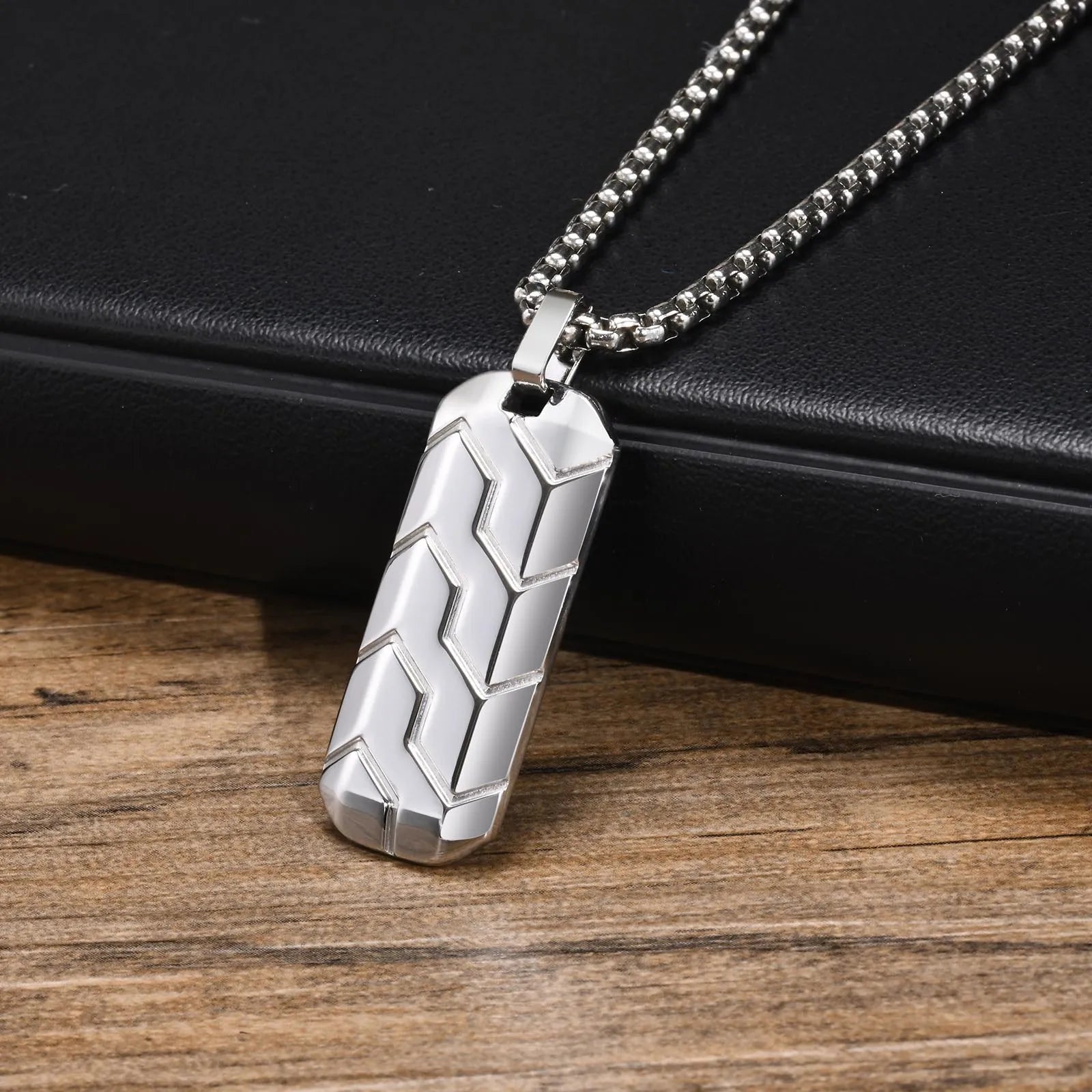 Stainless Steel Tire Pattern Necklace for Men – Sleek Geometric Bar Pendant Collar - Man Gifts Shop