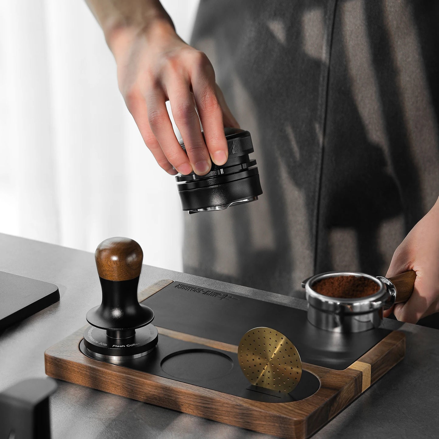 [Original] MHW-3BOMBER Espresso Non-Slip Silicone Tamping Station